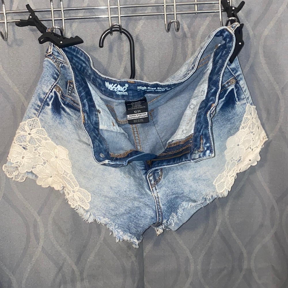 DISTRESSED SHORTS W/ FLORAL SIDES | SIZE 12